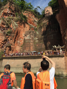 世界遺産の四川省「楽山大仏」は中国「Must Go」の著名観光スポットの一つ
