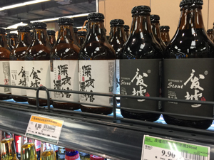 中国のスーパーでも国産のクラフトビールが置かれるようになった（写真：貴州省・貴陽の永輝超市）