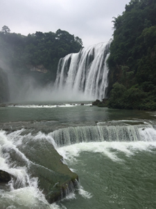 貴州省で最も有名な観光地でアジア最大級の滝「黄果樹大瀑布」